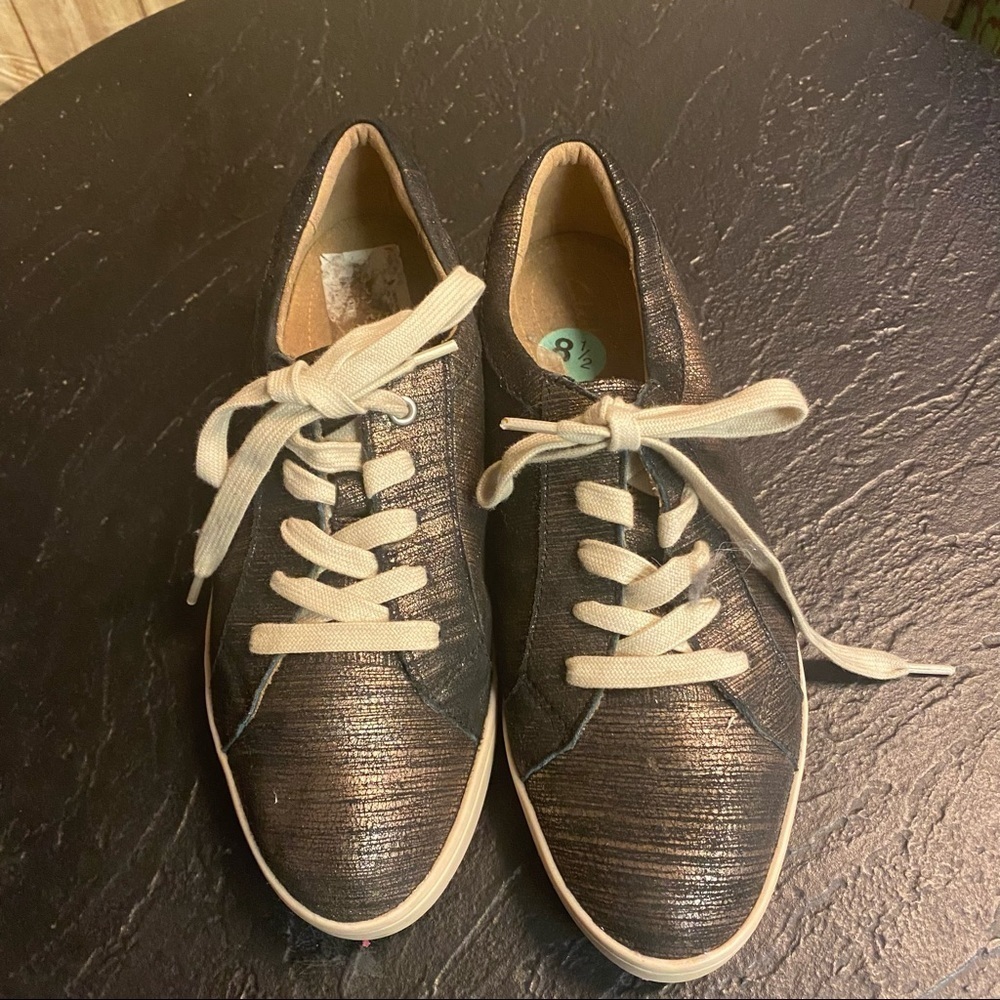 Clarks sneakers size 8.5